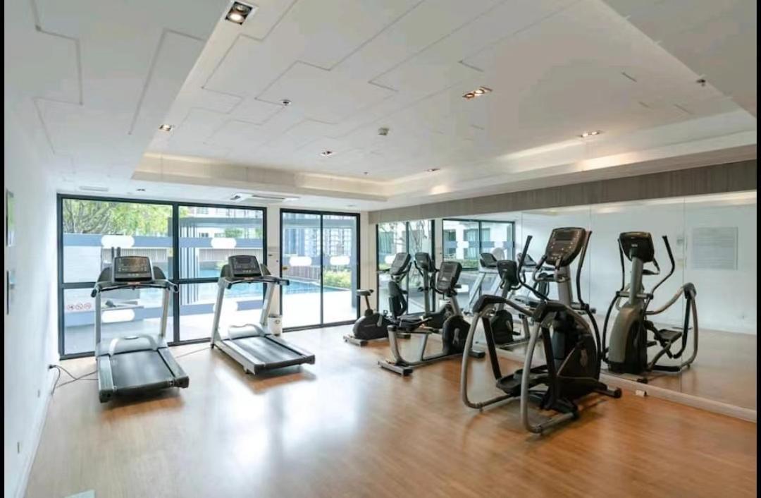 Condo In Bangkok With Swimming Pool Near Malls And Train Exteriör bild