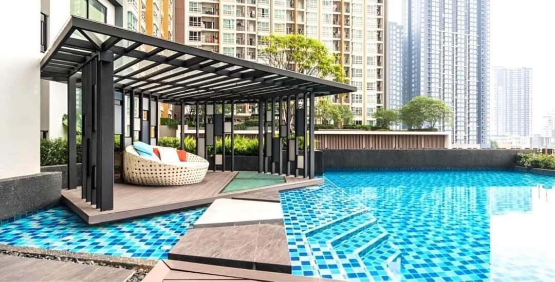 Condo In Bangkok With Swimming Pool Near Malls And Train Exteriör bild