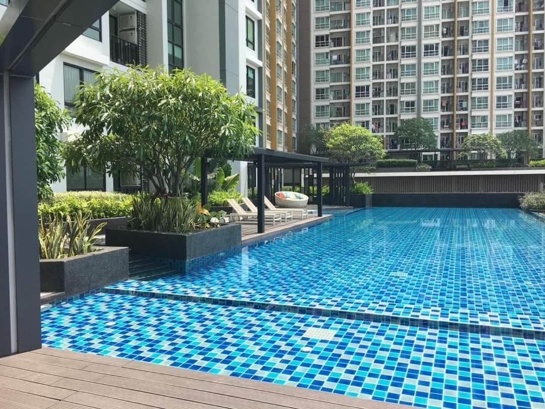 Condo In Bangkok With Swimming Pool Near Malls And Train Exteriör bild