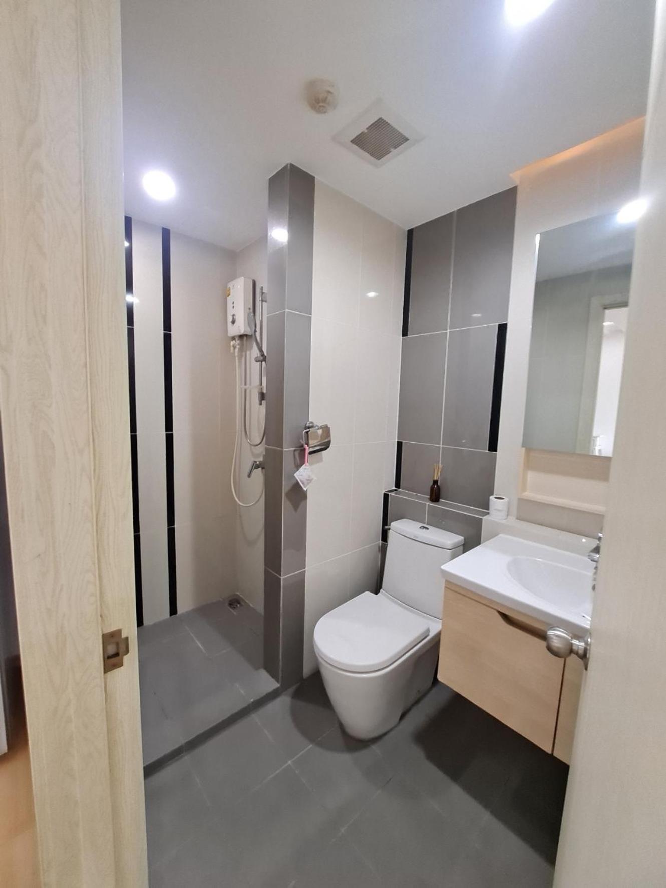 Condo In Bangkok With Swimming Pool Near Malls And Train Exteriör bild